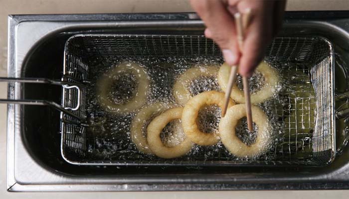 7 Tips Minyak Deep Frying untuk Bikin Gorengan Renyah Maksimal